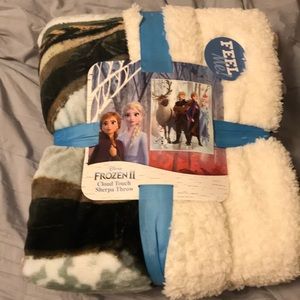 SOLD NWT Frozen2 Sherpa throw blanket